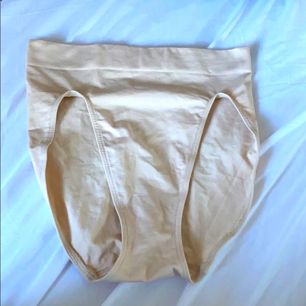 BALI - NWOT// Beige High Cut Brief